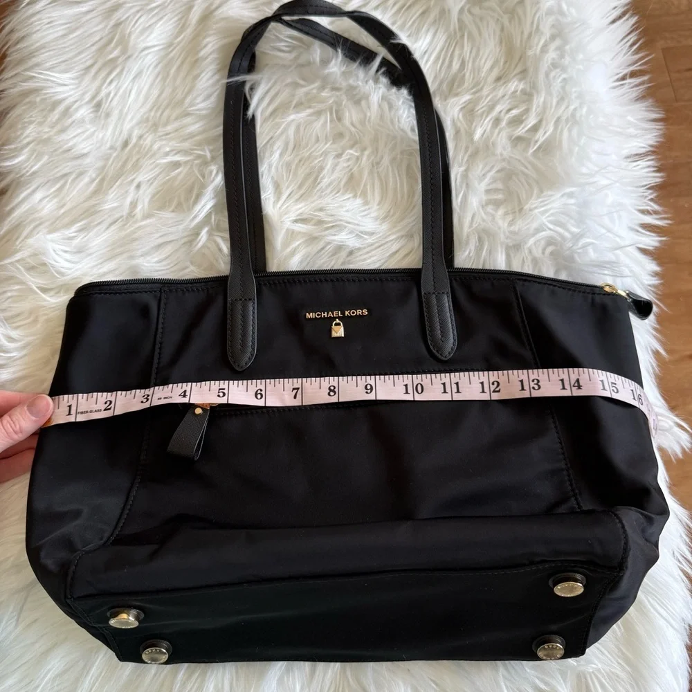 🔥Michael Kors | Black Purse with Zip Close and Trolly Sleeve and Tons of Storage